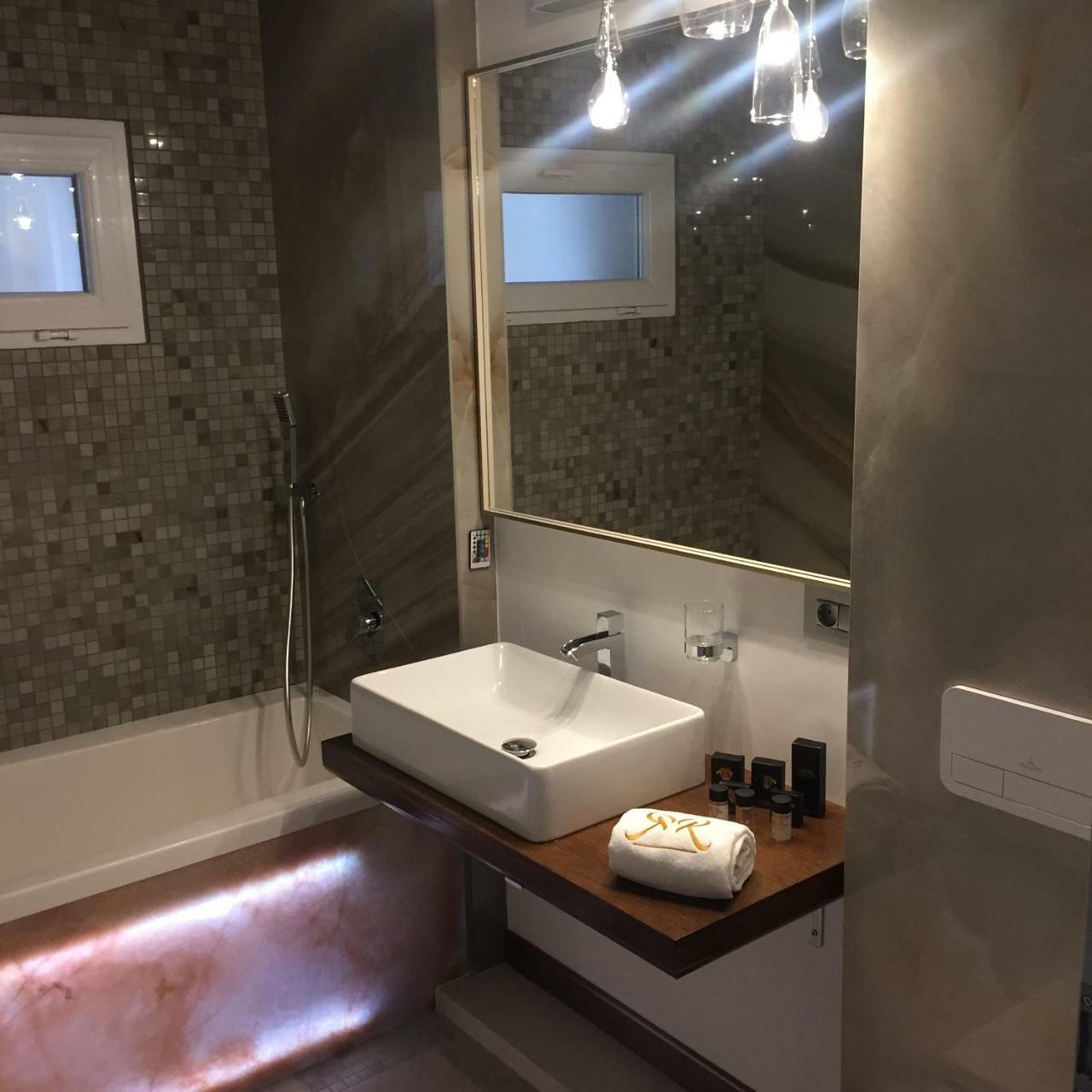 Rubio Residence - Accmonia Luxury Apartment Arad Eksteriør billede