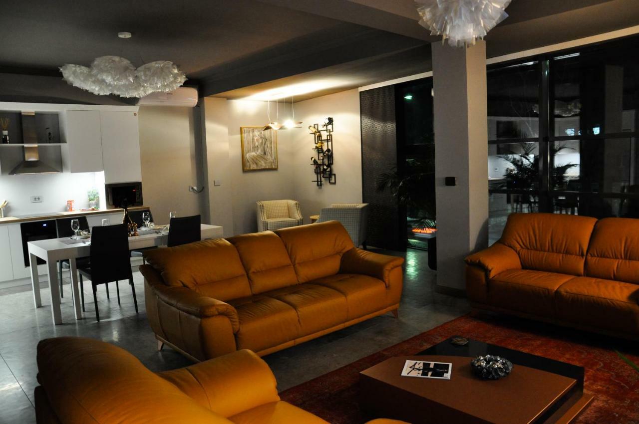 Rubio Residence - Accmonia Luxury Apartment Arad Eksteriør billede